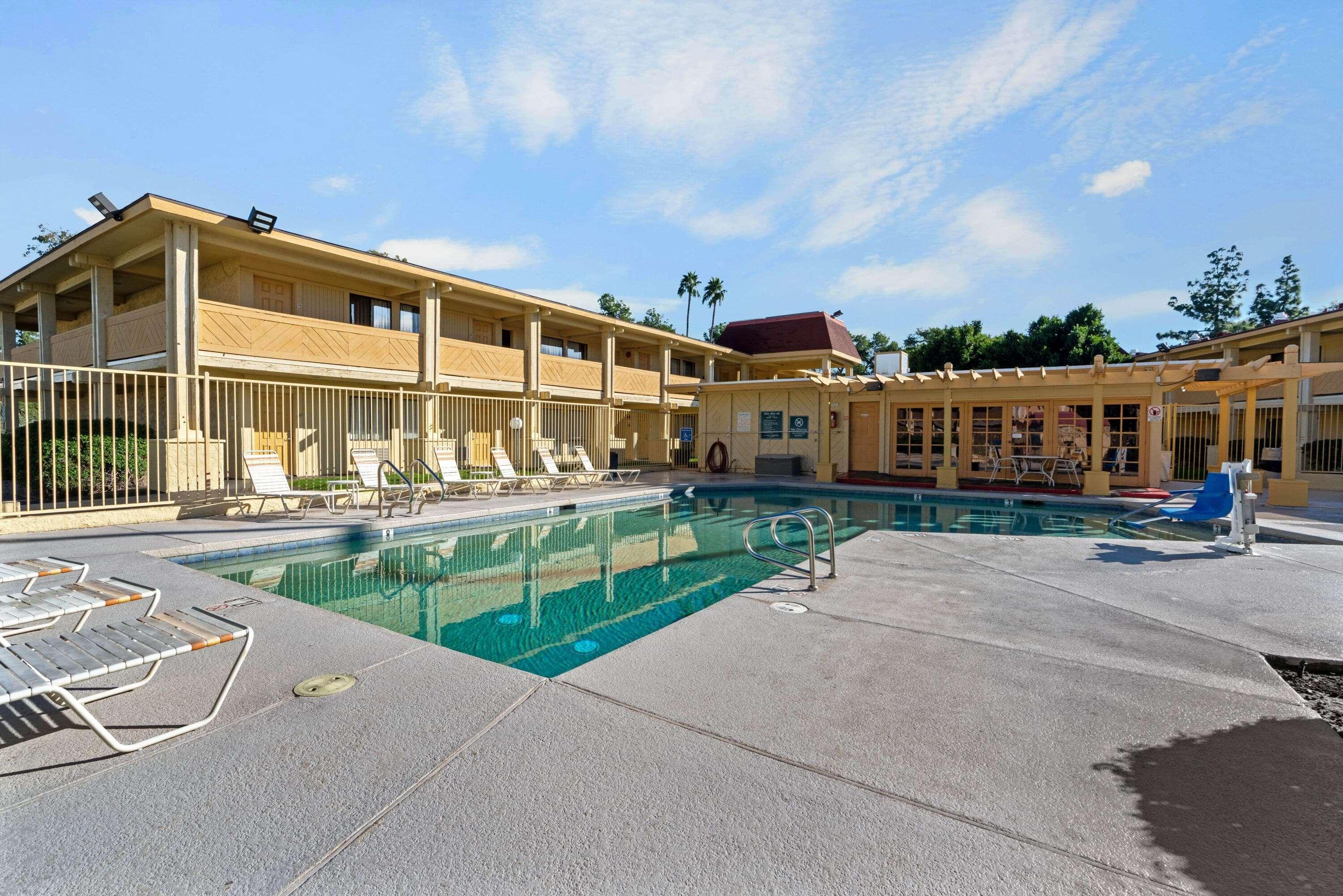 La Quinta Inn By Wyndham Phoenix North Exterior photo