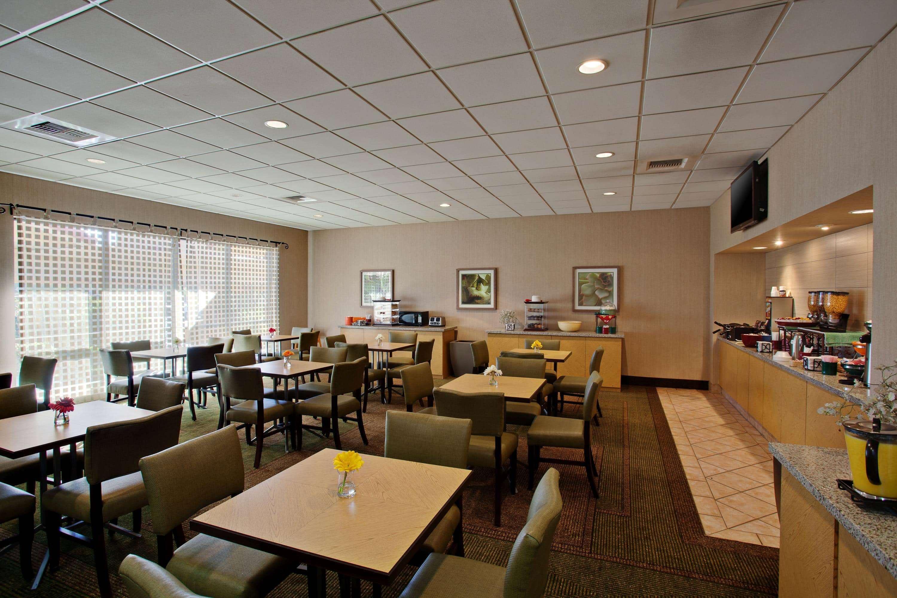 La Quinta Inn By Wyndham Phoenix North Restaurant photo